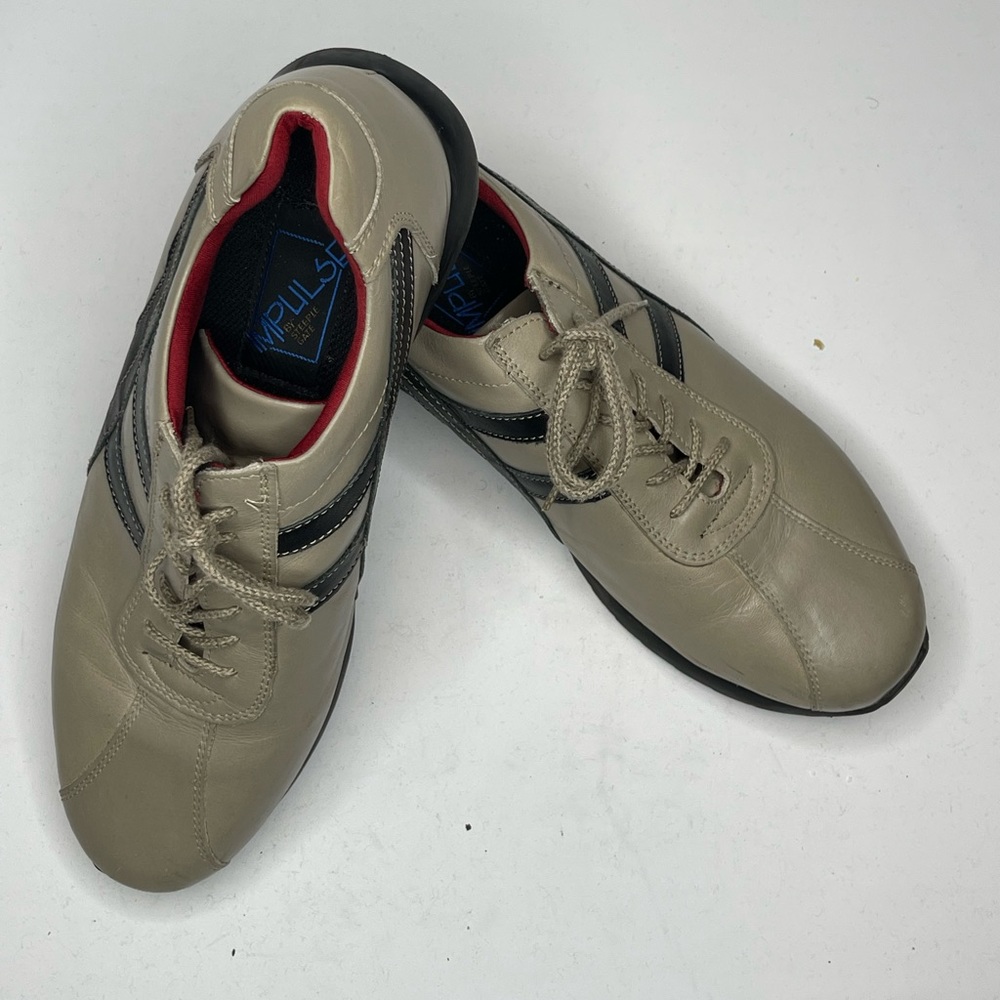 Impulse by Steeple Gate shoes, size 10.5 Tan and Black